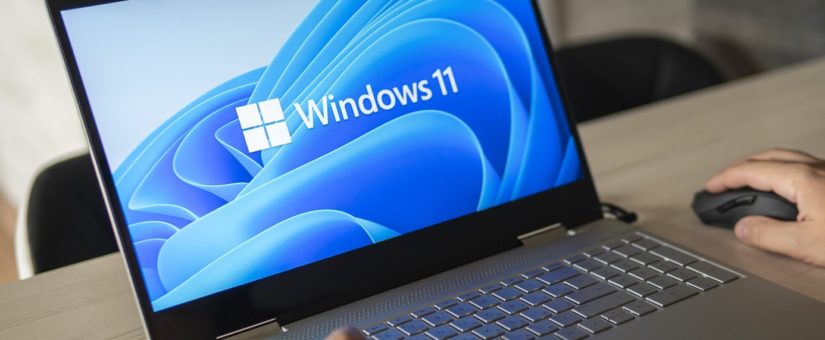 Laptop mit Windows auf dem Bildschirm